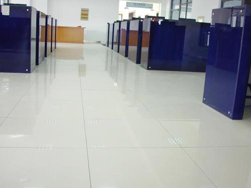 ?；摲漓o電活動(dòng)地板